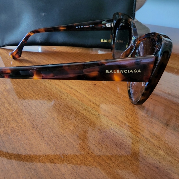 Sunglasses - Picture 4 of 4